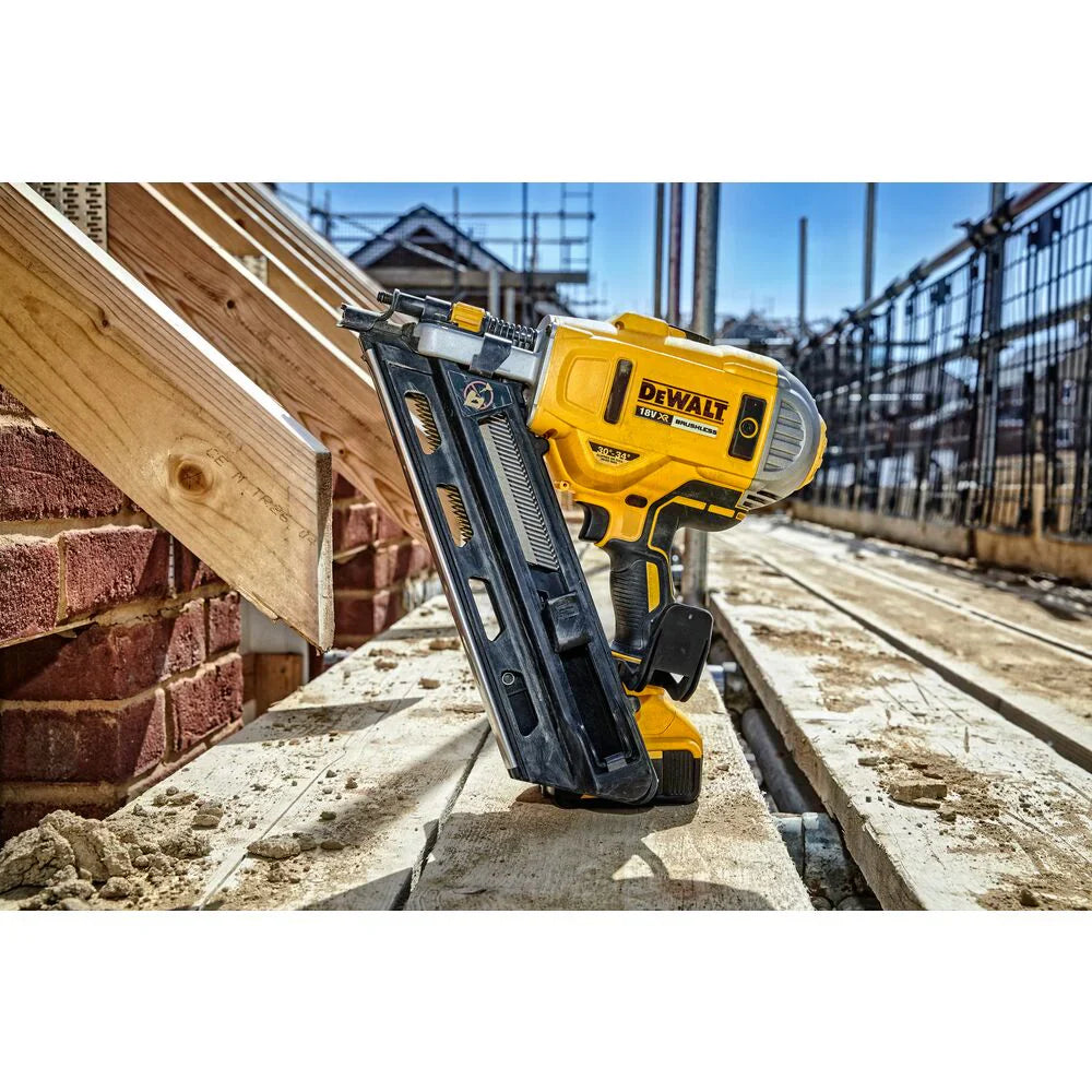 2025 Clavadora y grapadora sin cable 18V/2x5Ah de dos velocidades 90 mm – DeWALT DCN692P2-QW