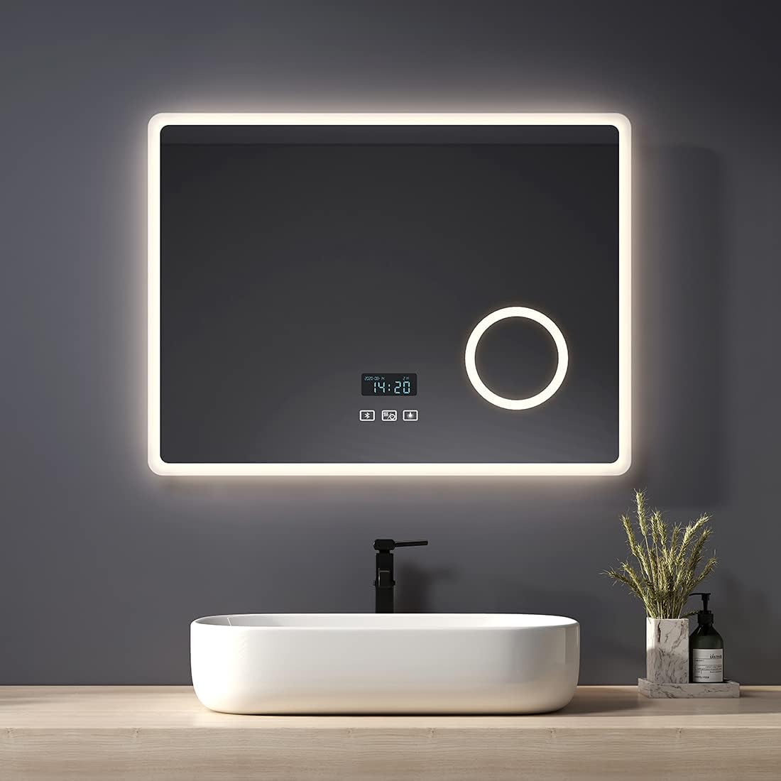 Heilmetz LED Badspiegel mit 3-fach Vergrößerungsspiegel, 80 x 60 cm, mit Touch-Schalter und Antibeschlagfunktion, Uhr und Bluetooth, Dimmbar, Drei Farben, Typ13