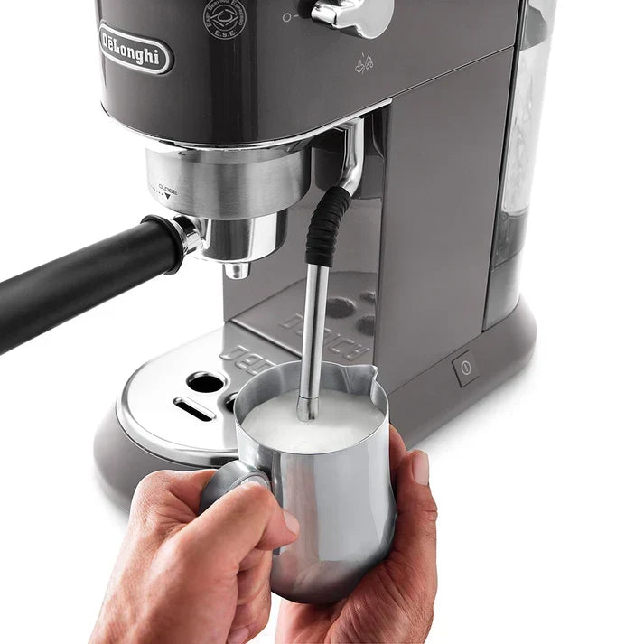 De'Longhi Dedica Arte EC885 - Kompakte Espressomaschine mit professioneller Milchschaumdüse und 15 bar Pumpendruck