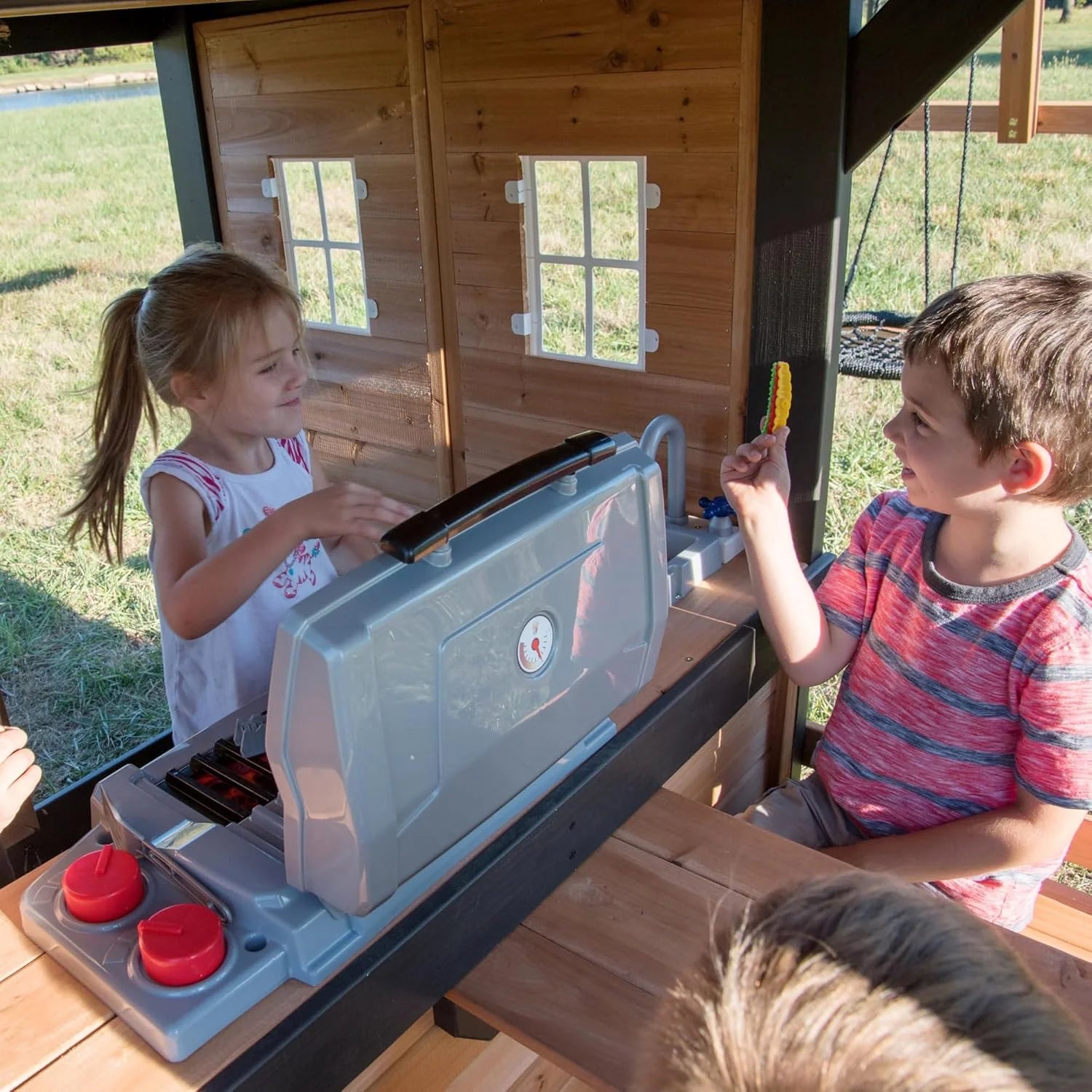 2025 Backyard Discovery Canyon Creek Spielset für draußen aus Zedernholz mit Rutsche, Baumhaus, Schaukeln und Kletterwand