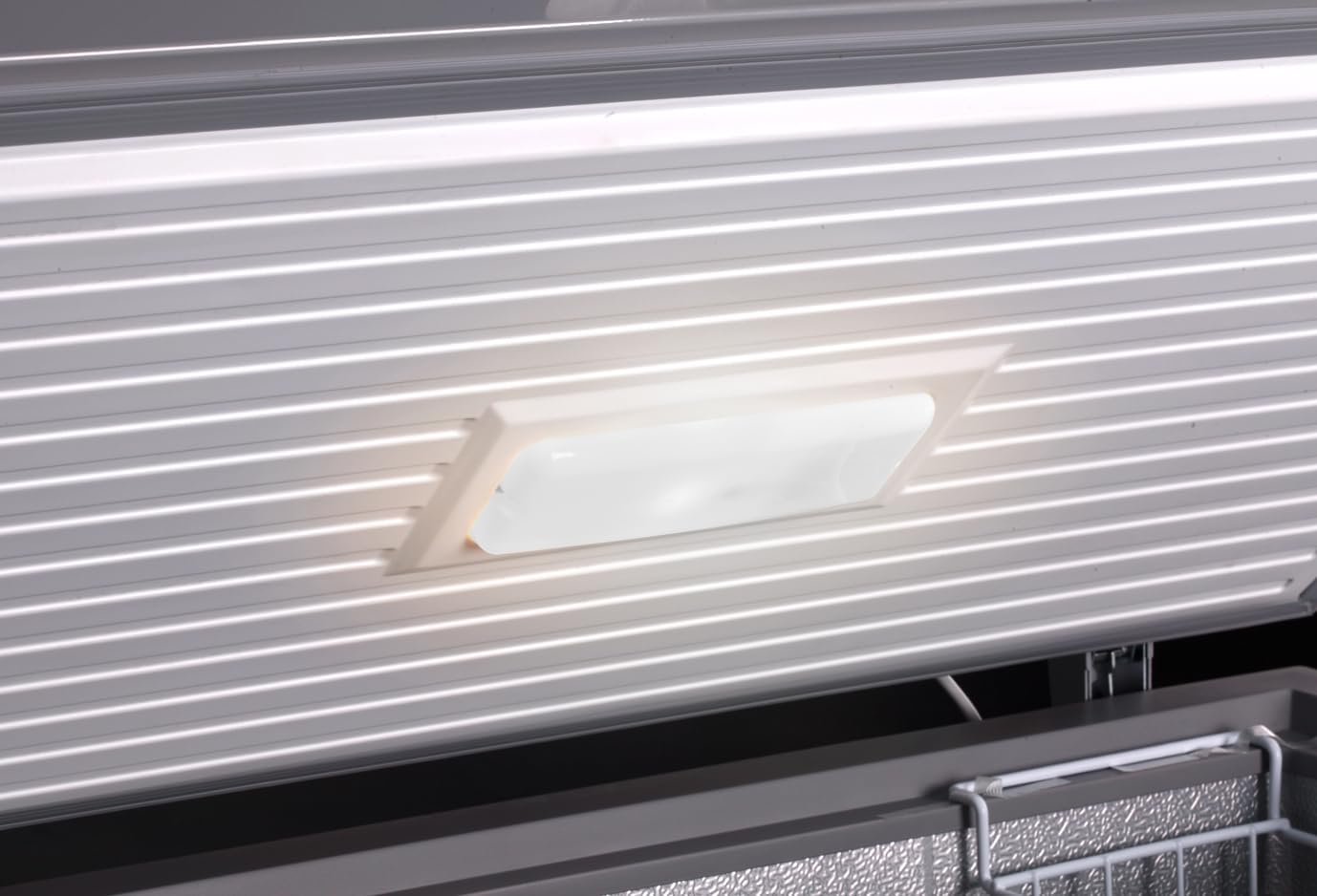 METRO Professional Congelador horizontal GHF2700S, 188 x 73,5 x 94,5 cm, 700 L, 125W, 3 cestas, iluminación LED, 6 ruedas, con cerradura, blanco/gris