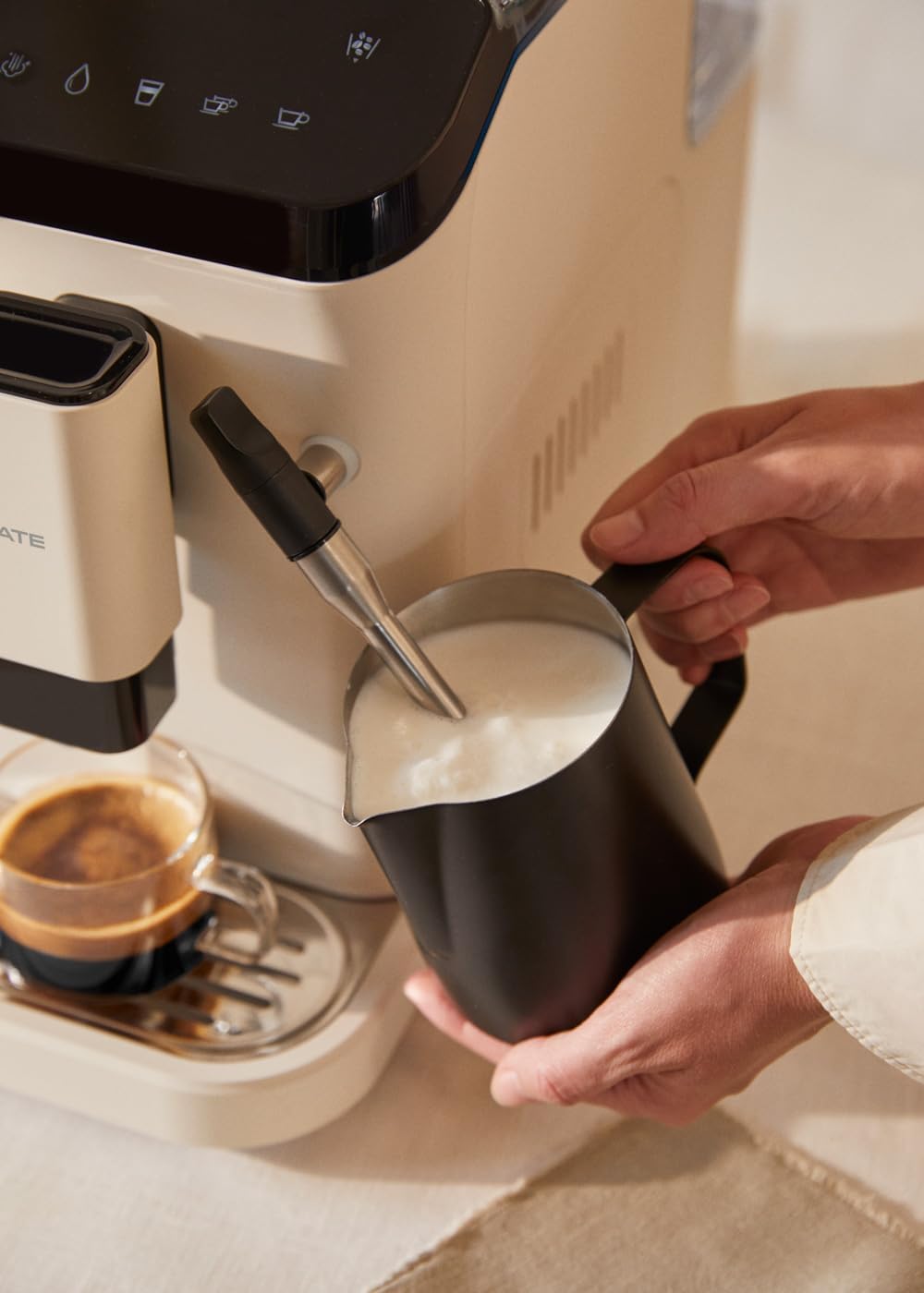 CREATE / THERA MATIC TOUCH / Kaffeevollautomat gebrochenes Weiß / 20 bar, 1,5l Tank, 180g Kaffeebohnenbehälter, Dampfdüse, Touch-Bedienfeld, Selbstreinigungsfunktion, 1350W