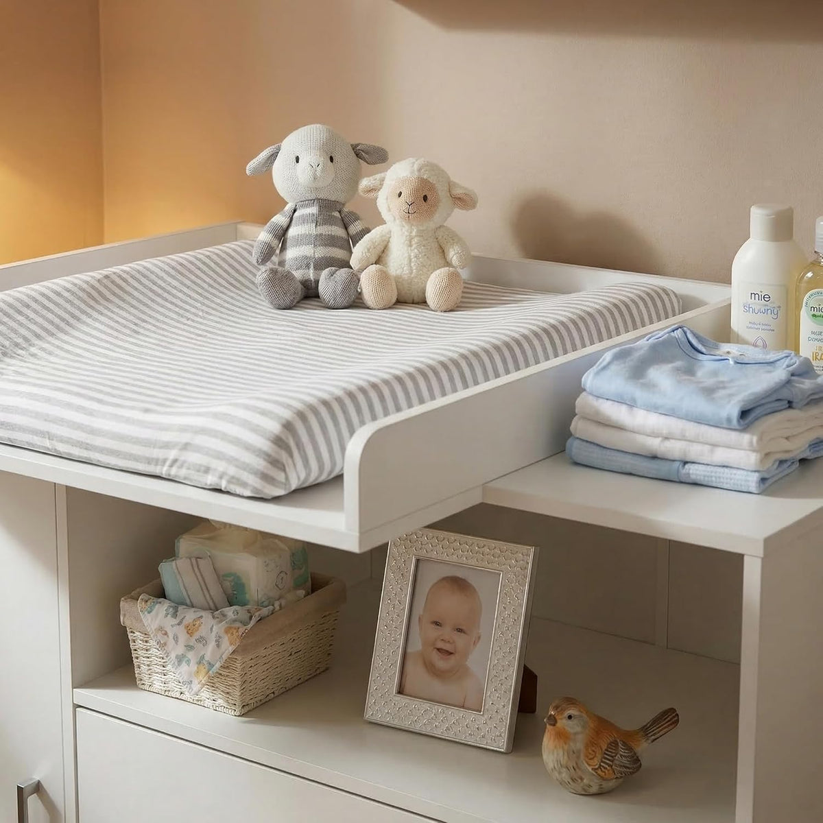 ecomi Cómoda Cambiador para bebé en Madera con Plan de Cambiar, 3 cajones, 1 puerta, Altura 100 cm, Color Blanco, Dimensiones 113x100 cm, tiradores cromados