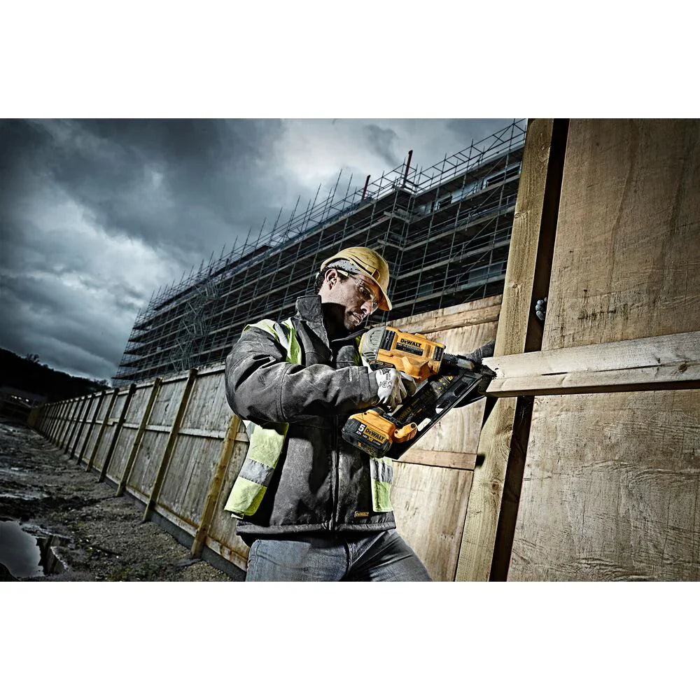 2025 Clavadora y grapadora sin cable 18V/2x5Ah de dos velocidades 90 mm – DeWALT DCN692P2-QW