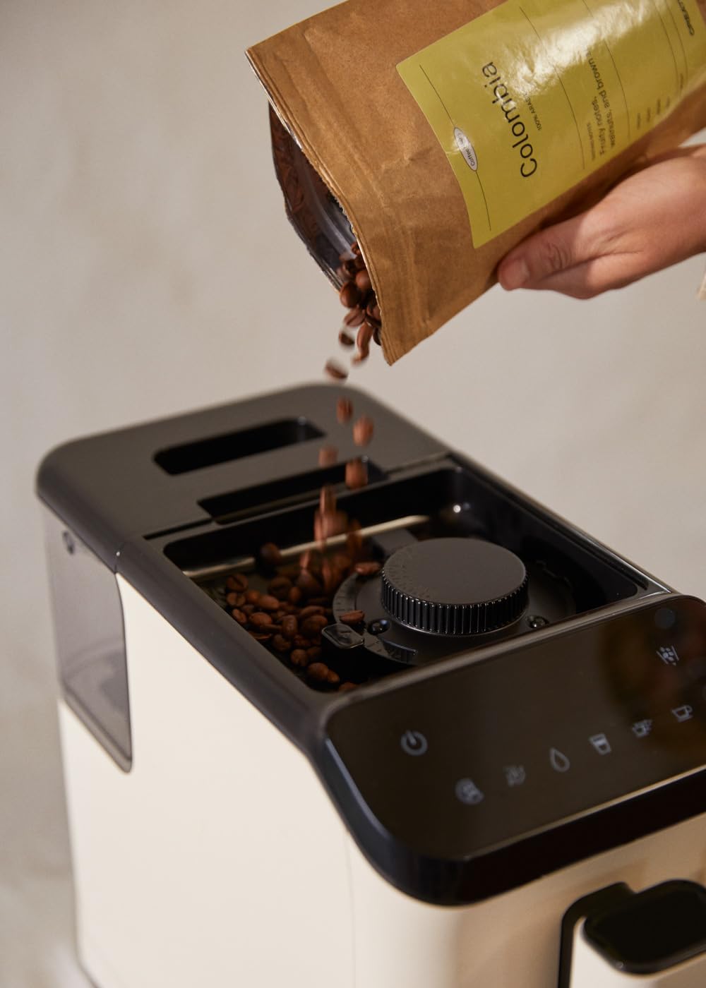 CREATE / THERA MATIC TOUCH / Kaffeevollautomat gebrochenes Weiß / 20 bar, 1,5l Tank, 180g Kaffeebohnenbehälter, Dampfdüse, Touch-Bedienfeld, Selbstreinigungsfunktion, 1350W