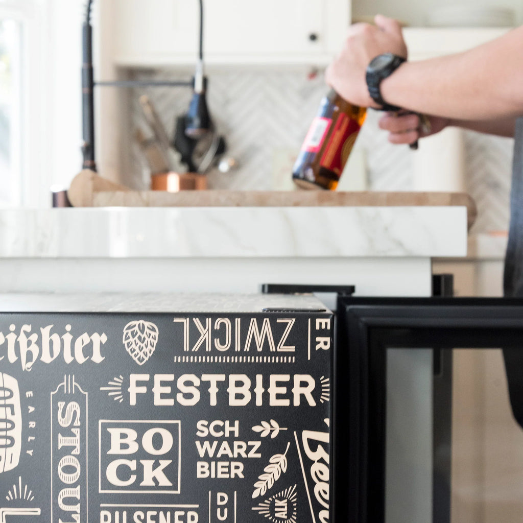2025 Newair® Refrigerador de Bebidas Independiente "Cervezas del Mundo" – 126 Latas – 18,5"