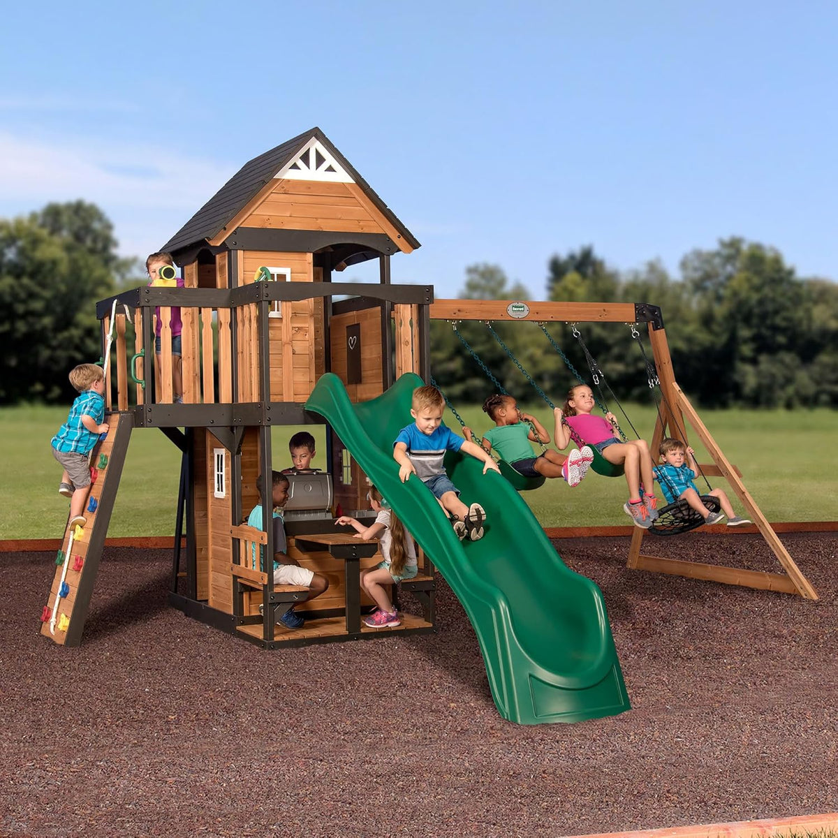2025 Backyard Discovery Canyon Creek Spielset für draußen aus Zedernholz mit Rutsche, Baumhaus, Schaukeln und Kletterwand