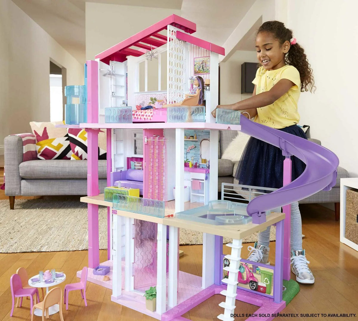 2025 Barbie Traumvilla mit über 70 Zubehörteilen, funktionierendem Aufzug, Lichtern und Geräuschen