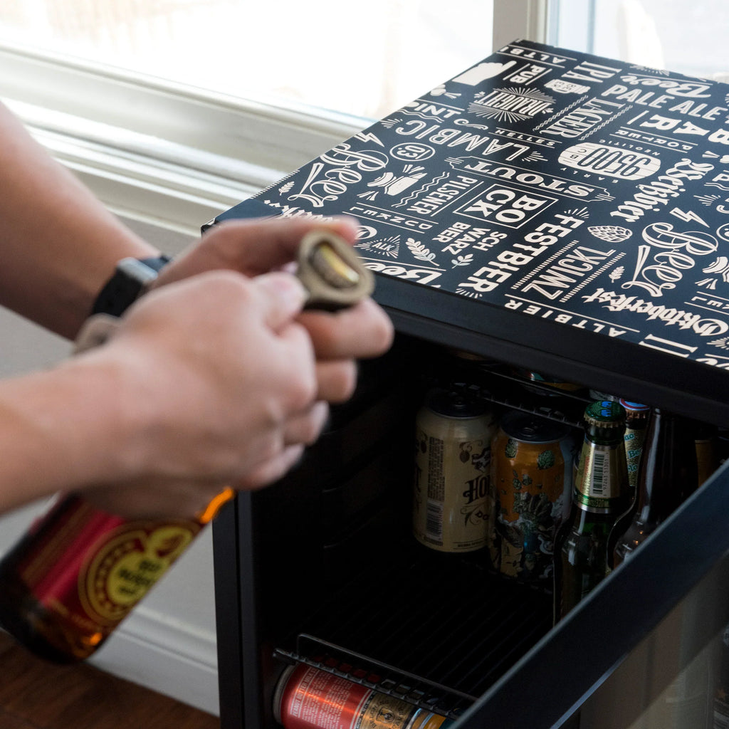 2025 Newair® Refrigerador de Bebidas Independiente "Cervezas del Mundo" – 126 Latas – 18,5"