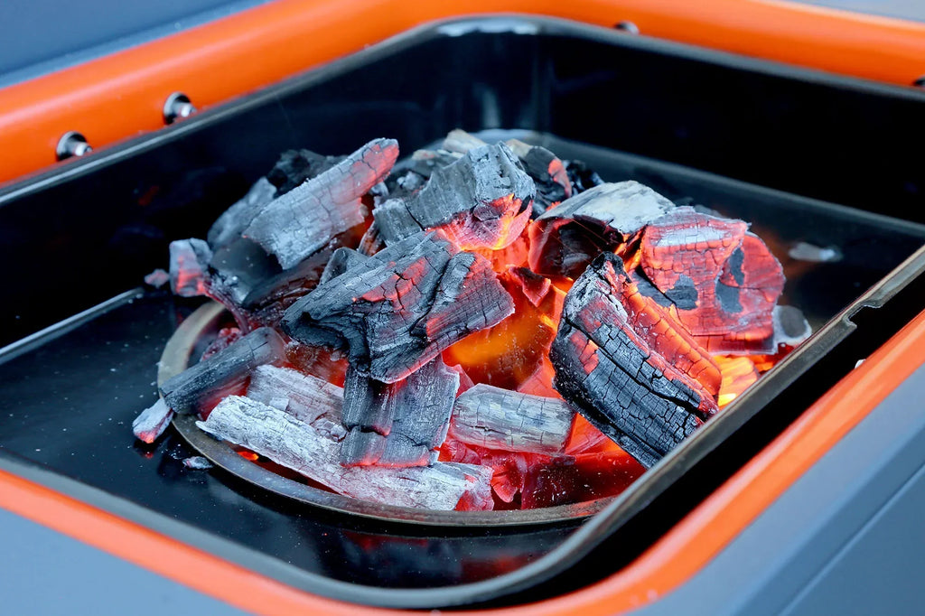 2026 Holzkohlegrill mit elektrischer Zündung – 1400W Fast Flame Ignition™ – Inklusive Drehspieß (15 kg) und Standfuß